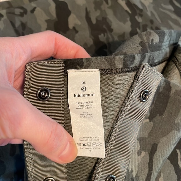 2 Lululemon Vinyasa Scarves - Picture 5 of 5